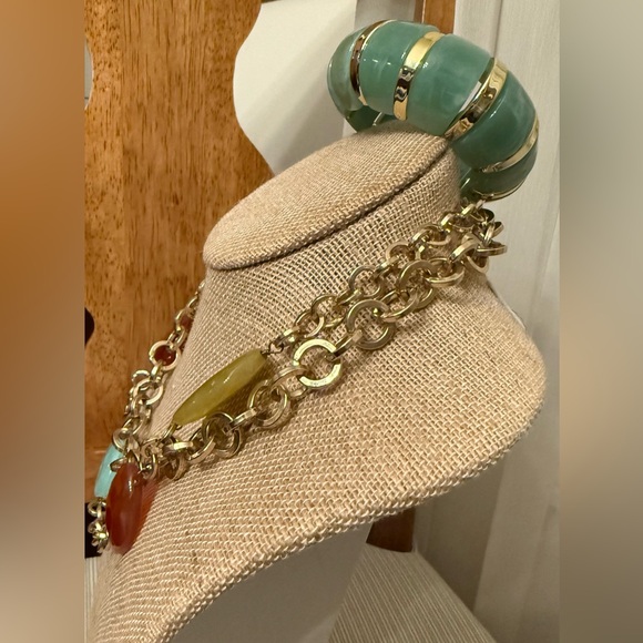 Lucite chunky Gold tone Chain Necklace with Turquoise color stretch bracelet - Picture 4 of 6